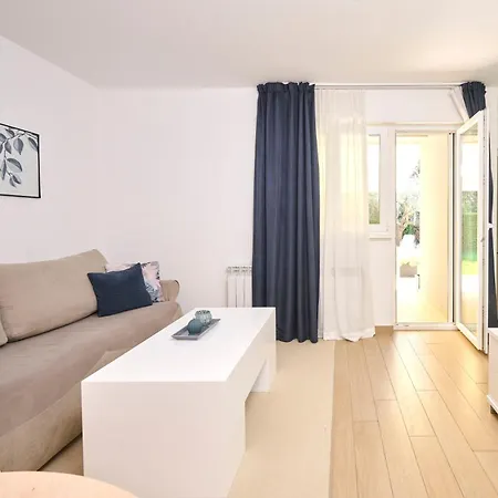 Apartments Martello Garden Porec Exterior photo